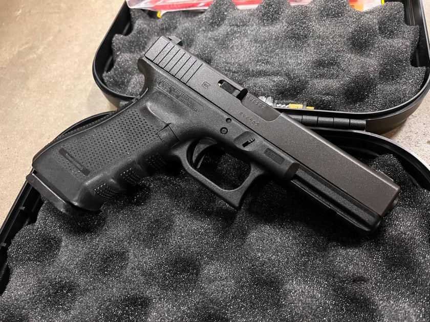 Used Glock 17 Gen 4 9mm 17 rd night sights - LE Trade - $389 | gun